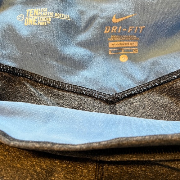 Nike Dri-Fit Workout Capri Leggings - Picture 3 of 3